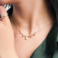 Dot Curve Necklace